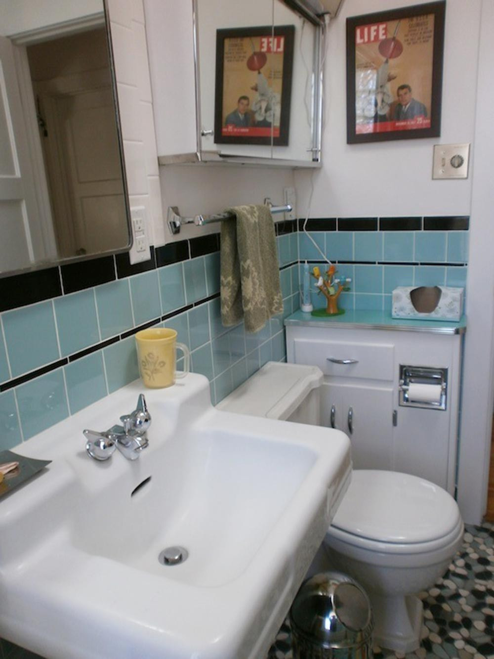 Remodeling Old Bathroom
 Cindy waits 28 years for her sunny retro bathroom remodel