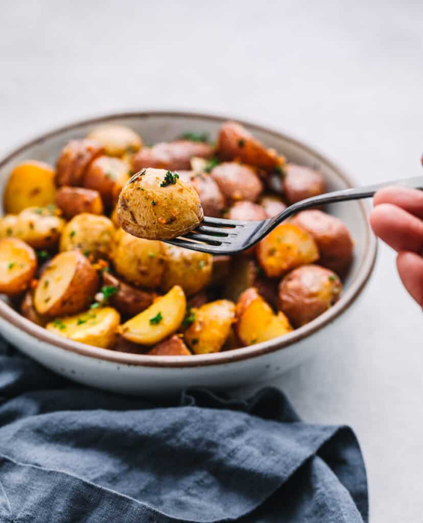 Roasted Baby Potatoes With Rosemary
 Roasted Baby Potatoes with Rosemary and Garlic