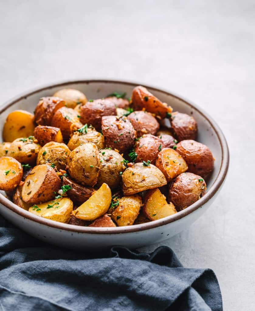 Roasted Baby Potatoes With Rosemary
 Roasted Baby Potatoes with Rosemary and Garlic