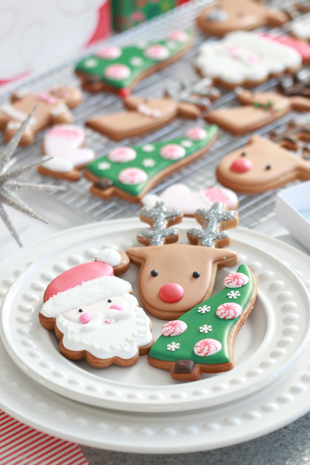Royal Icing Christmas Cookie
 Video How to Decorate Christmas Cookies Simple Designs