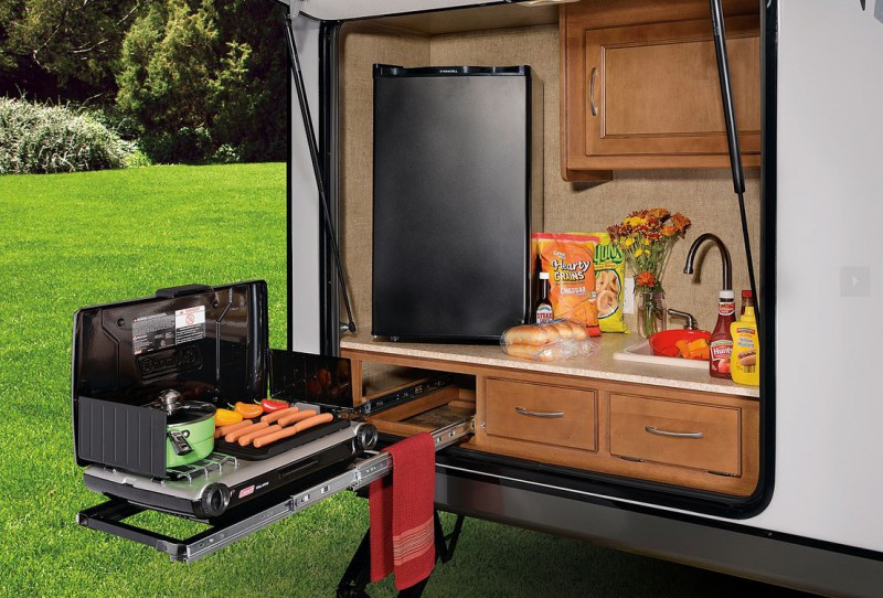 Rv Outdoor Kitchen
 10 Amazing RVs Outdoor Entertaining & Kitchens