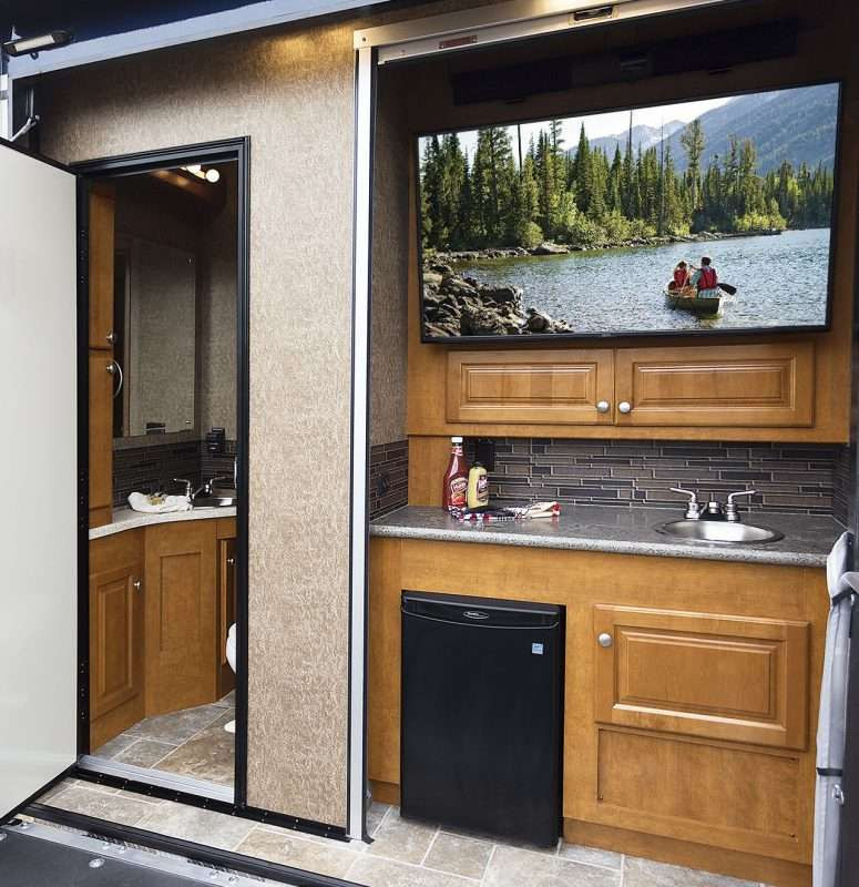 Rv Outdoor Kitchen
 10 Amazing RVs Outdoor Entertaining & Kitchens