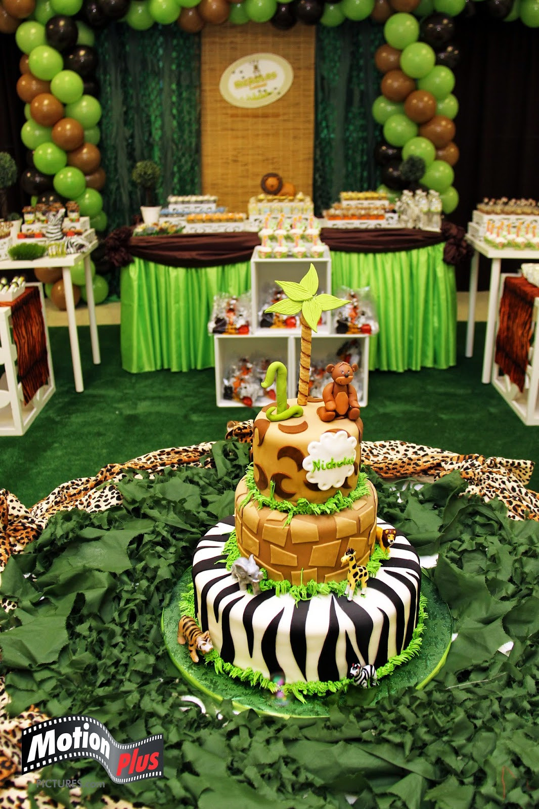 Safari Birthday Decorations
 Motion Plus Safari Themed Birthday Party Ideas