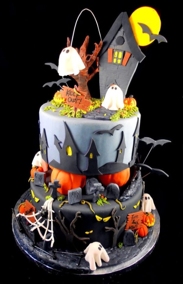 Scarey Halloween Cakes
 20 Incredible Halloween Cakes That Are Deliciously Spooky