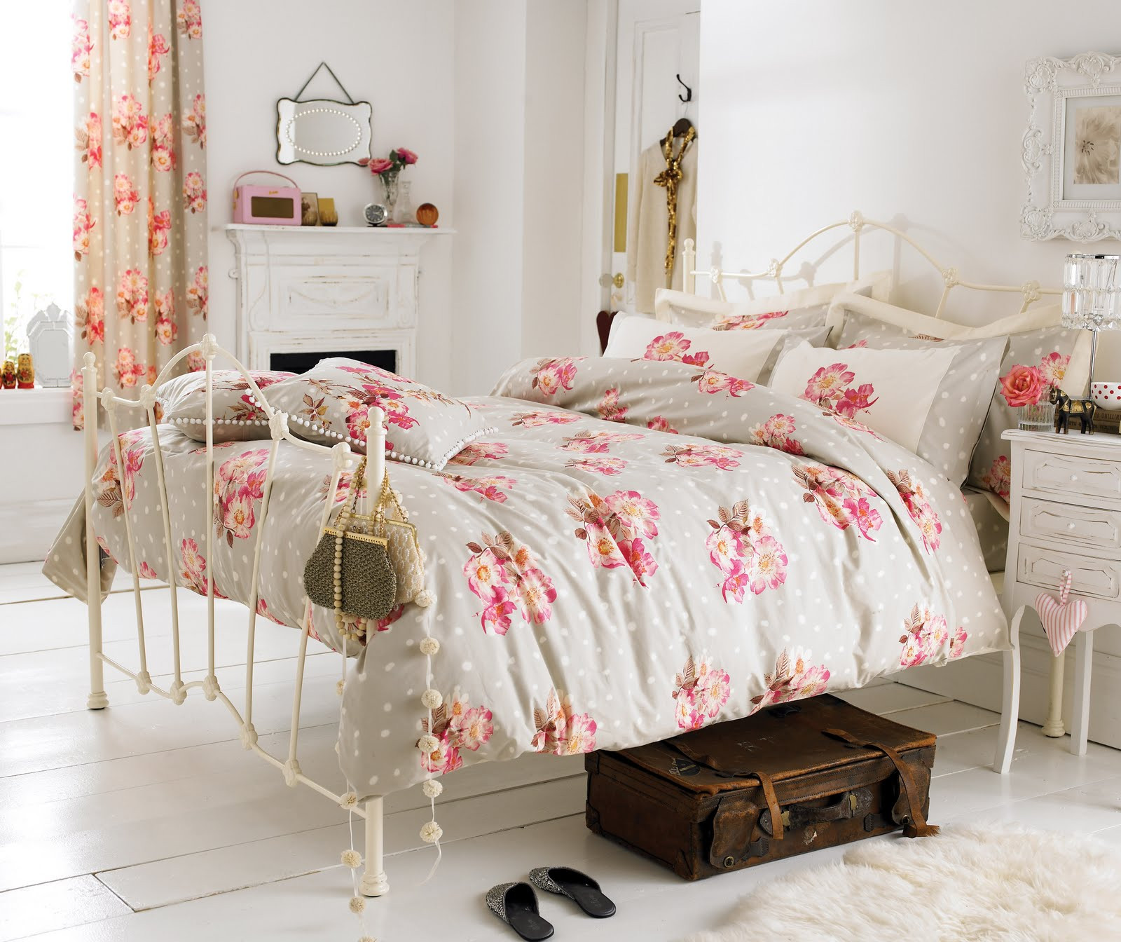 Shabby Chic Bedroom Furniture
 Vintage Your Room with 9 Shabby Chic Bedroom Furniture