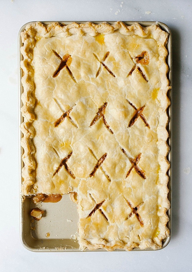 Sheet Pan Apple Pie
 Caramel Apple Pie Wood & Spoon