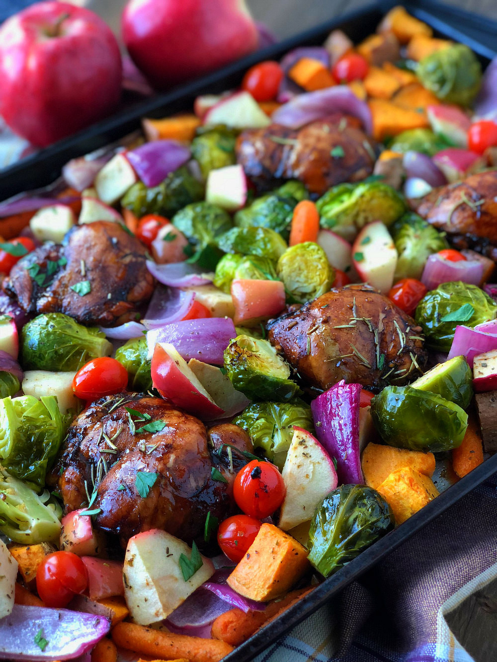 Sheet Pan Chicken Thighs And Vegetables
 Sheet Pan Chicken Thighs with Fall Ve ables & Apples