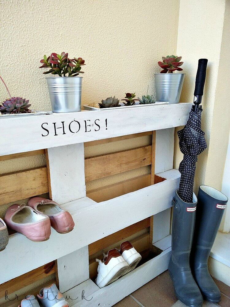 Shoes Rack DIY
 DIY Easy Pallet Shoe Rack Northern Feeling