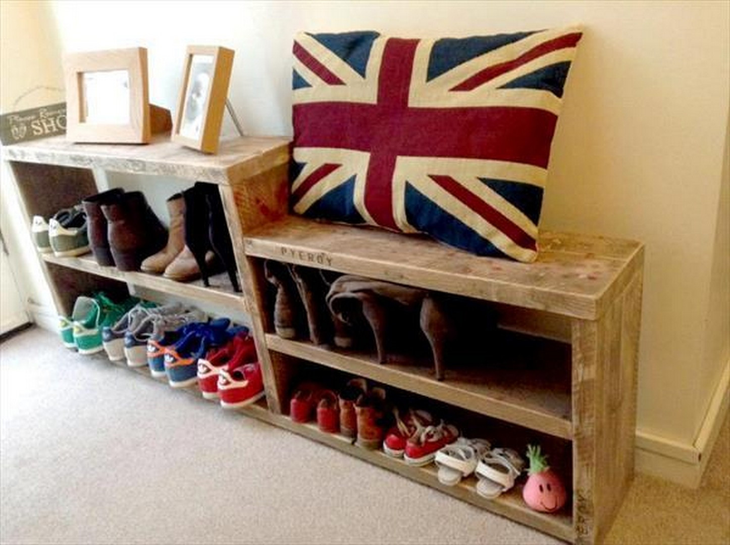 Shoes Rack DIY
 25 DIY Shoe Rack Made Out of Pallets Project House & Living