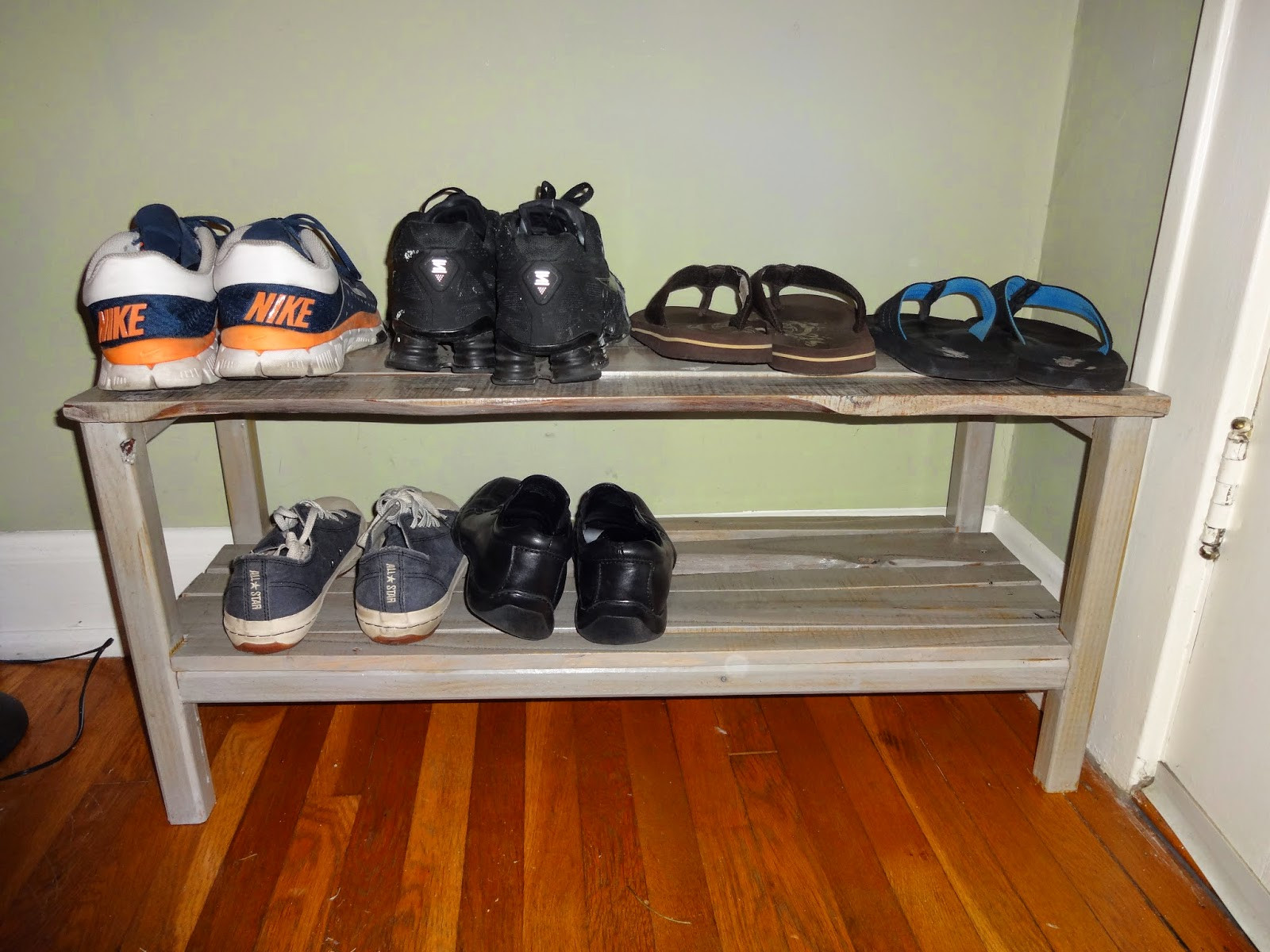 Shoes Rack DIY
 Pallet Shoe Rack DIY