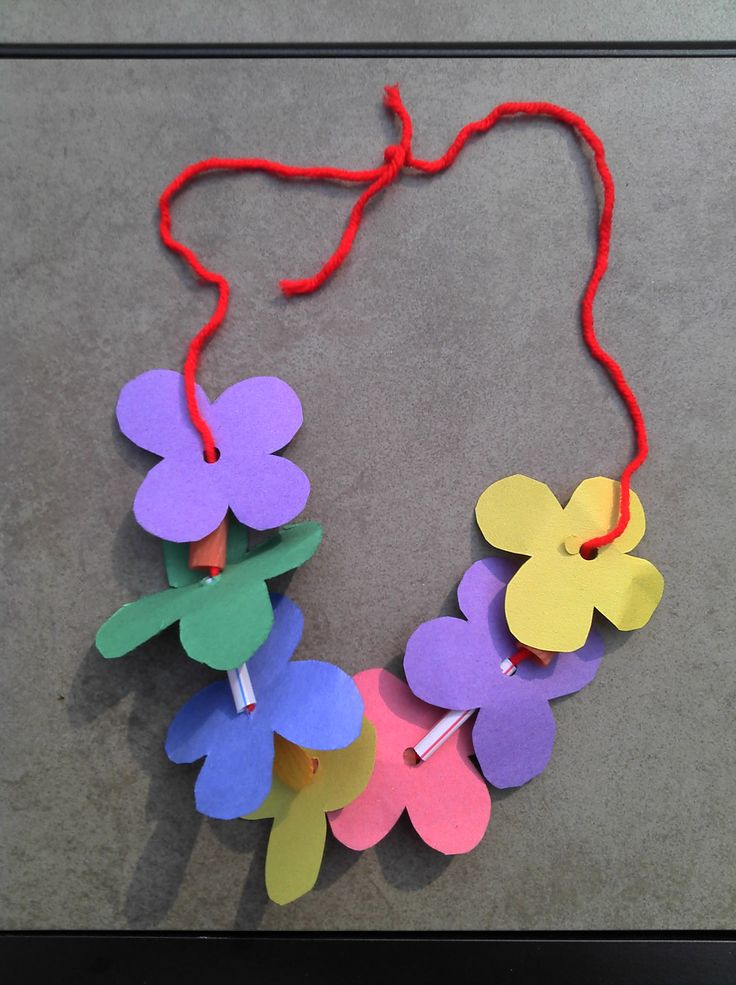 Simple Craft For Preschoolers
 Flower Necklace