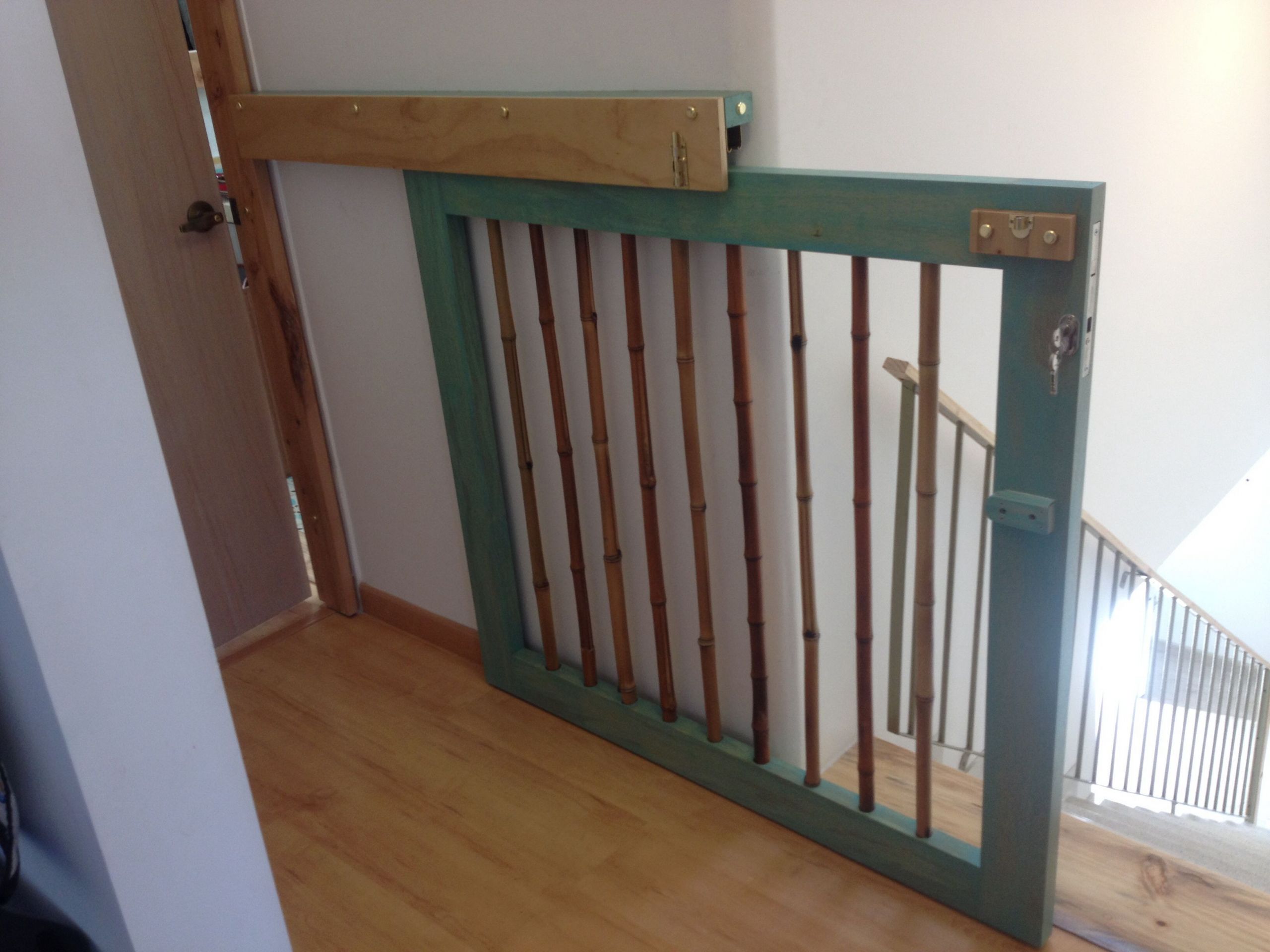 Sliding Baby Gate DIY
 Puerta Corredera escalera Diseño y fabricación eColor