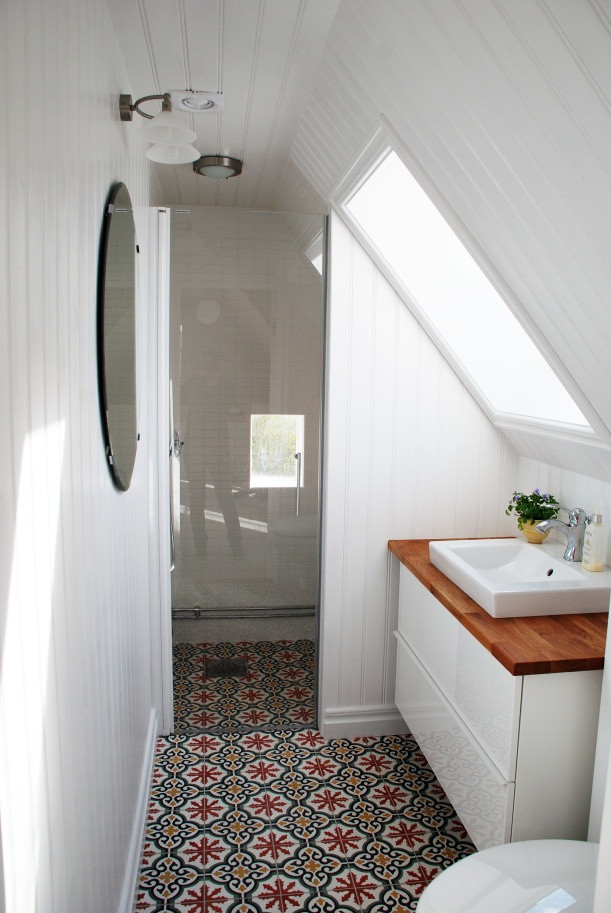 Small Attic Bathroom
 15 Attics Turned into Breathtaking Bathrooms