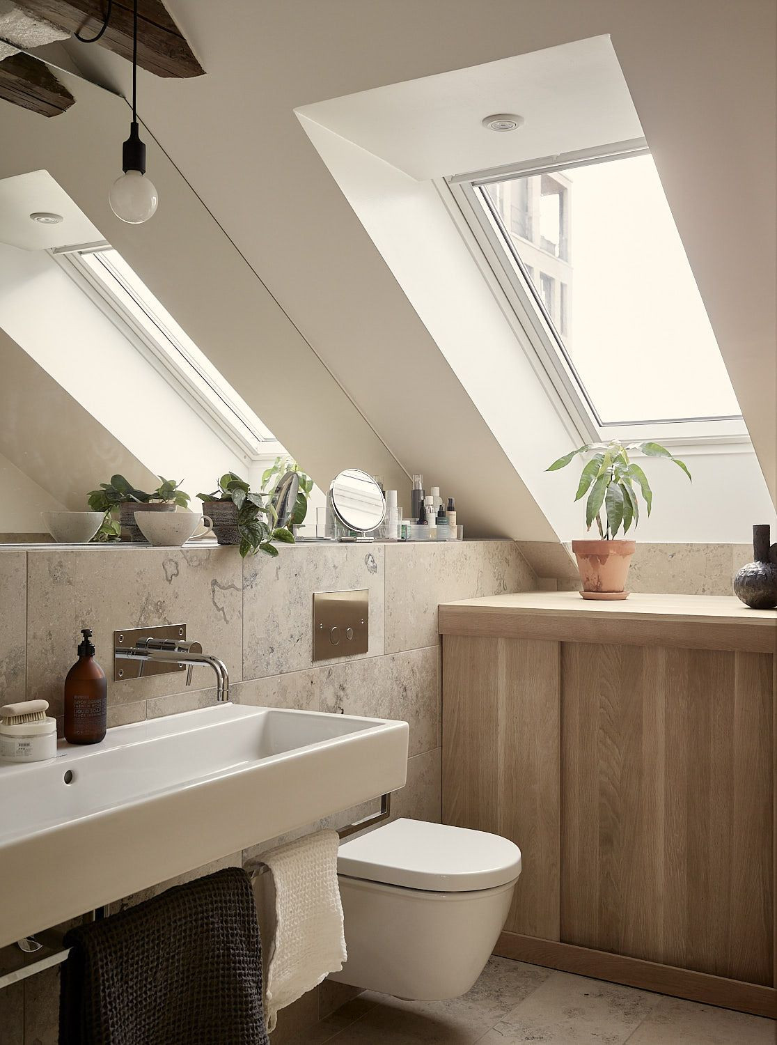 Small Attic Bathroom
 Small Attic Bathroom Sloped Ceiling – Luvne