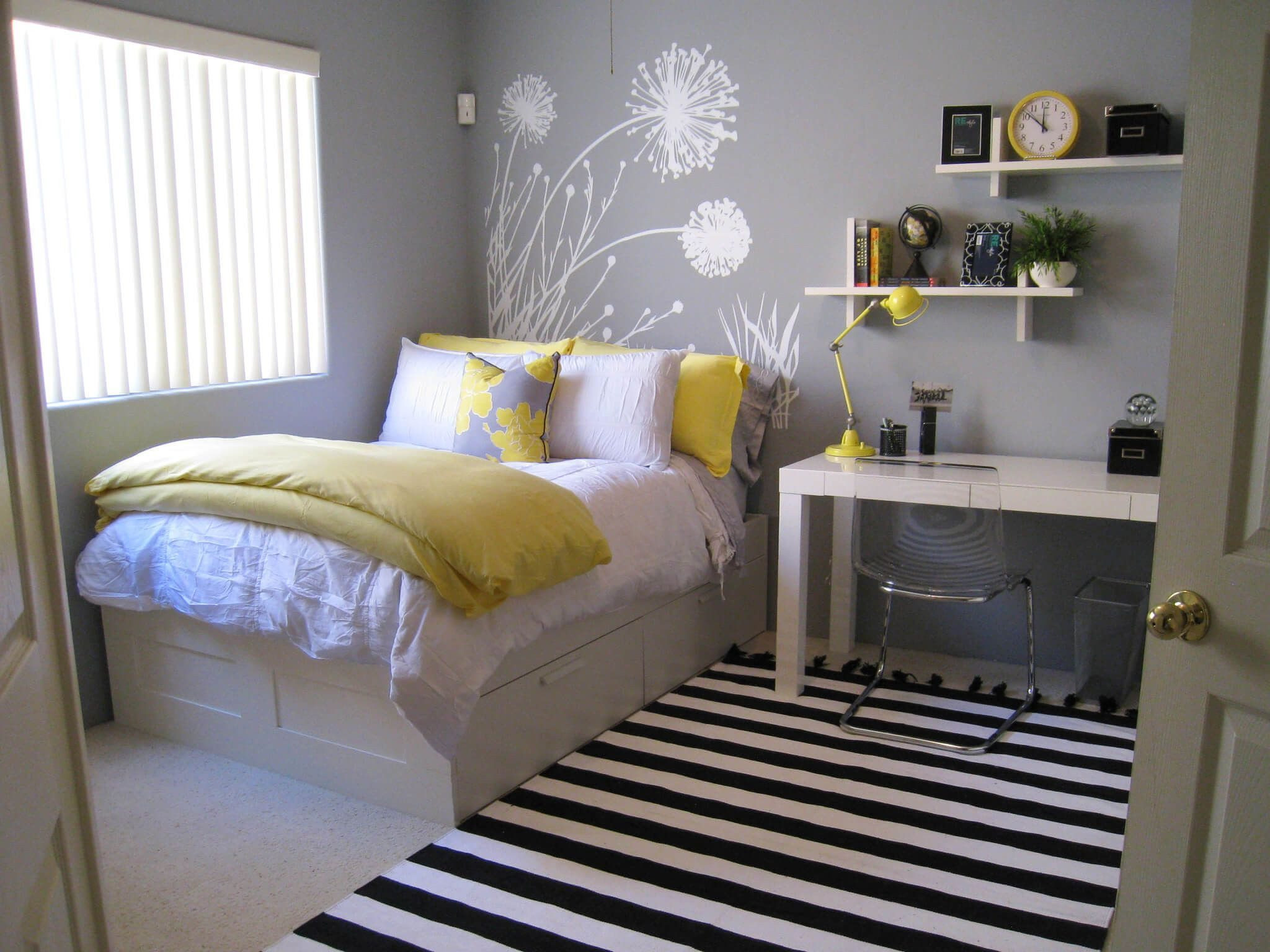 Small Bedroom Ideas For Adults
 Bedroom Ideas Decorating for Young Adults