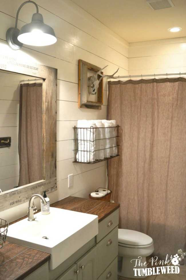Small Farmhouse Bathroom
 20 Best Farmhouse Bathrooms to Get That Fixer Upper Style