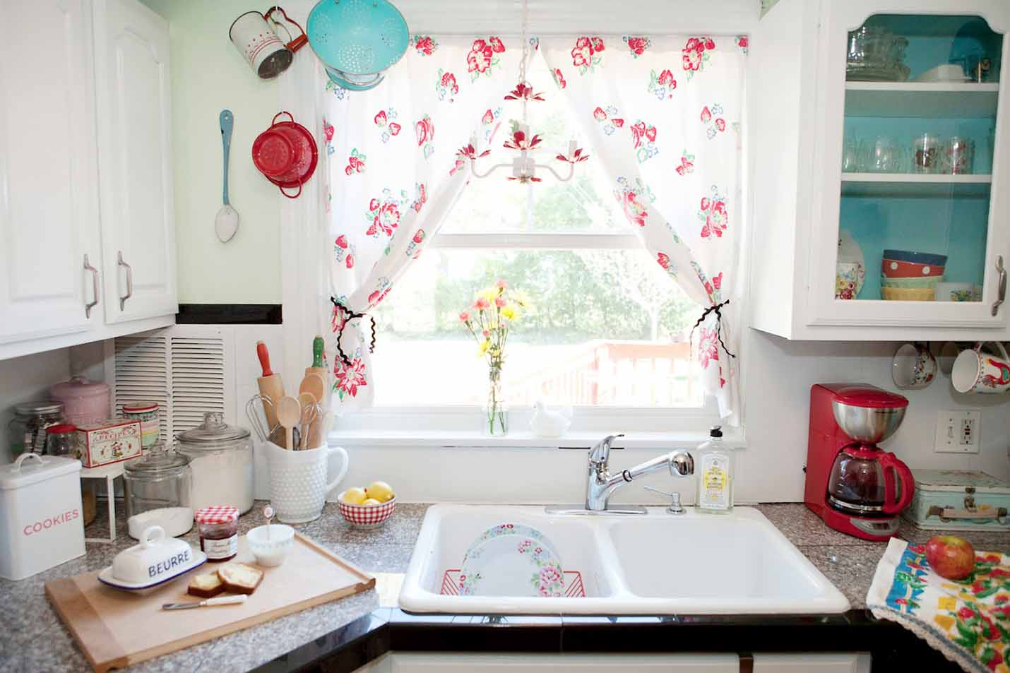 Small Kitchen Window Curtains
 Five Best Small Kitchen Window Curtains for Your Windows