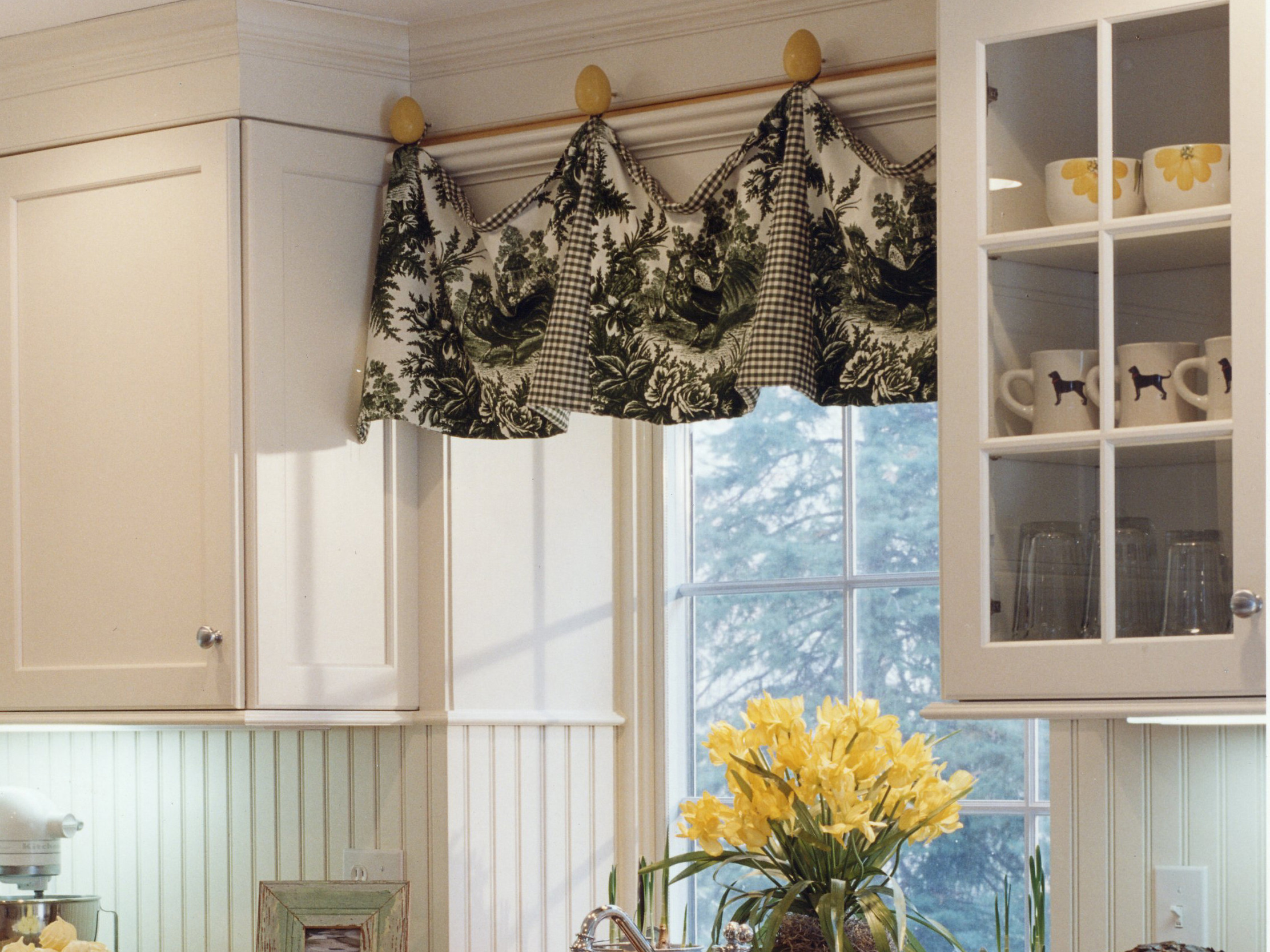 Small Kitchen Window Curtains
 Window Treatments for Small Windows Decorating Ideas