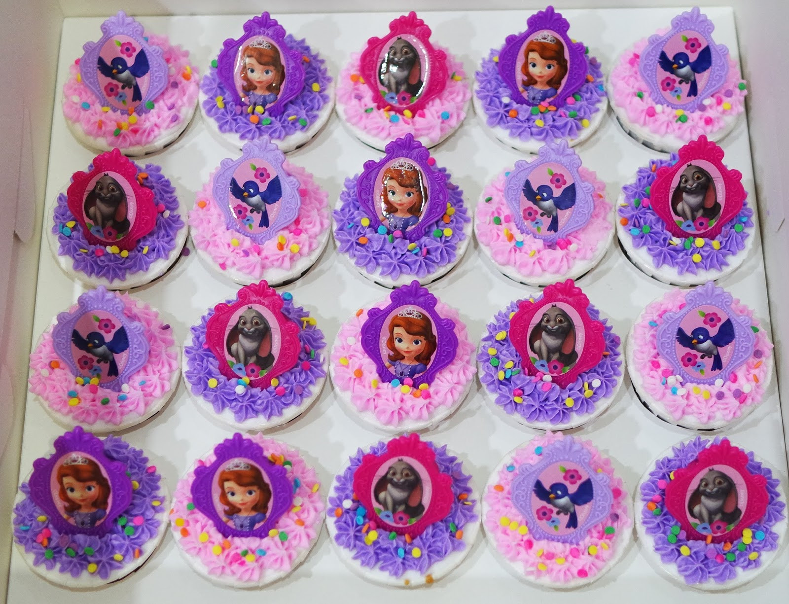 Sofia The First Cupcakes
 Cupcake Divinity Sofia The First cupcakes