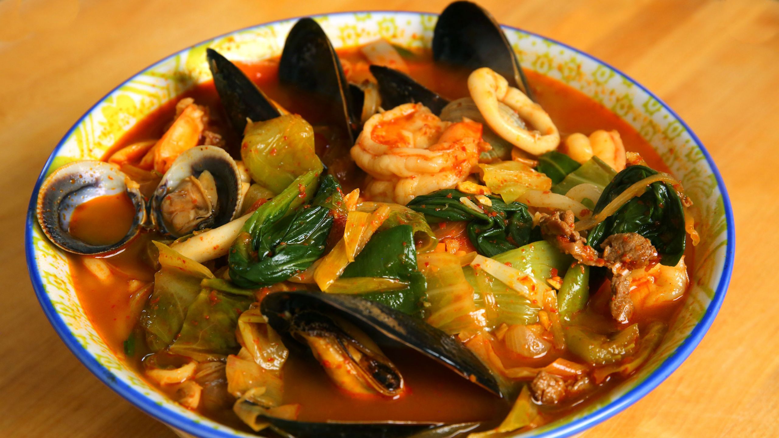 Spicy Seafood Stew
 Jjamppong Spicy mixed up seafood noodle soup recipe
