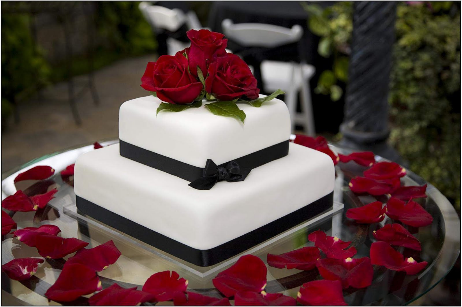 Square Wedding Cakes Pictures
 Delicious Square Wedding Cakes With Roses Ideas