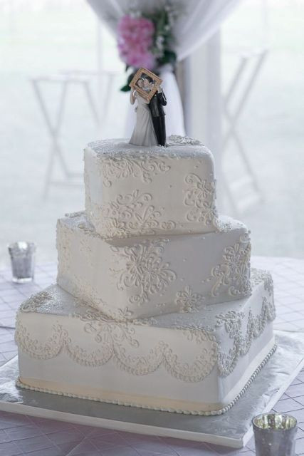 Square Wedding Cakes Pictures
 Picture Gorgeous Square Wedding Cake Ideas 19