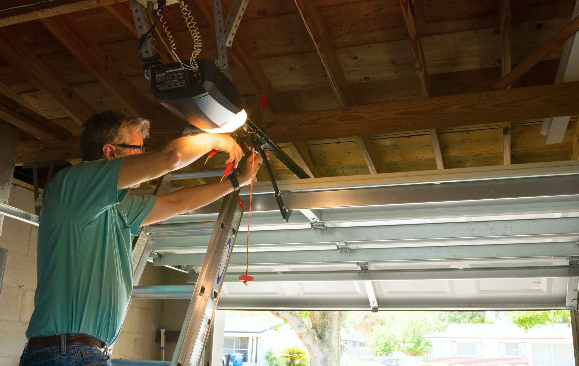 Squeaky Garage Door
 5 Ways to Fix a Squeaky Garage Door Hosbeg