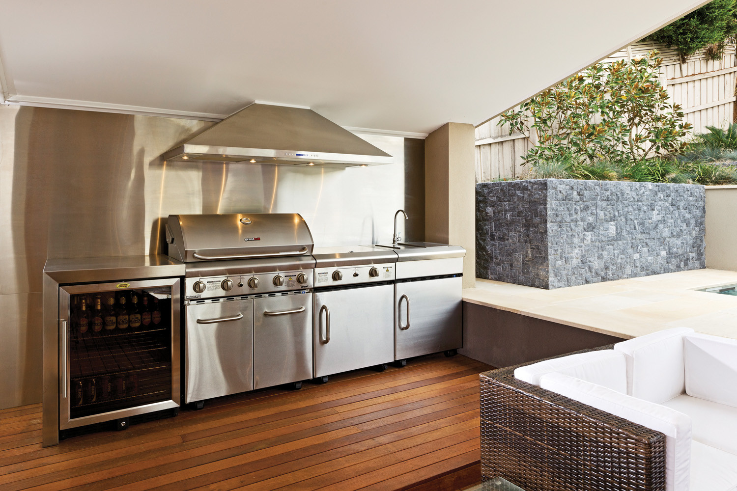 Stainless Outdoor Kitchen
 Cooking capers A look at outdoor kitchens pletehome