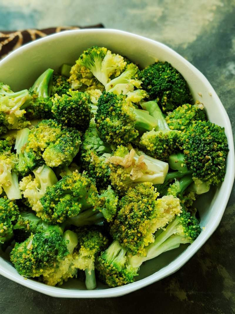 Steam Broccoli In Microwave
 Easy 5 minute Microwave Steamed Broccoli with garlic 5