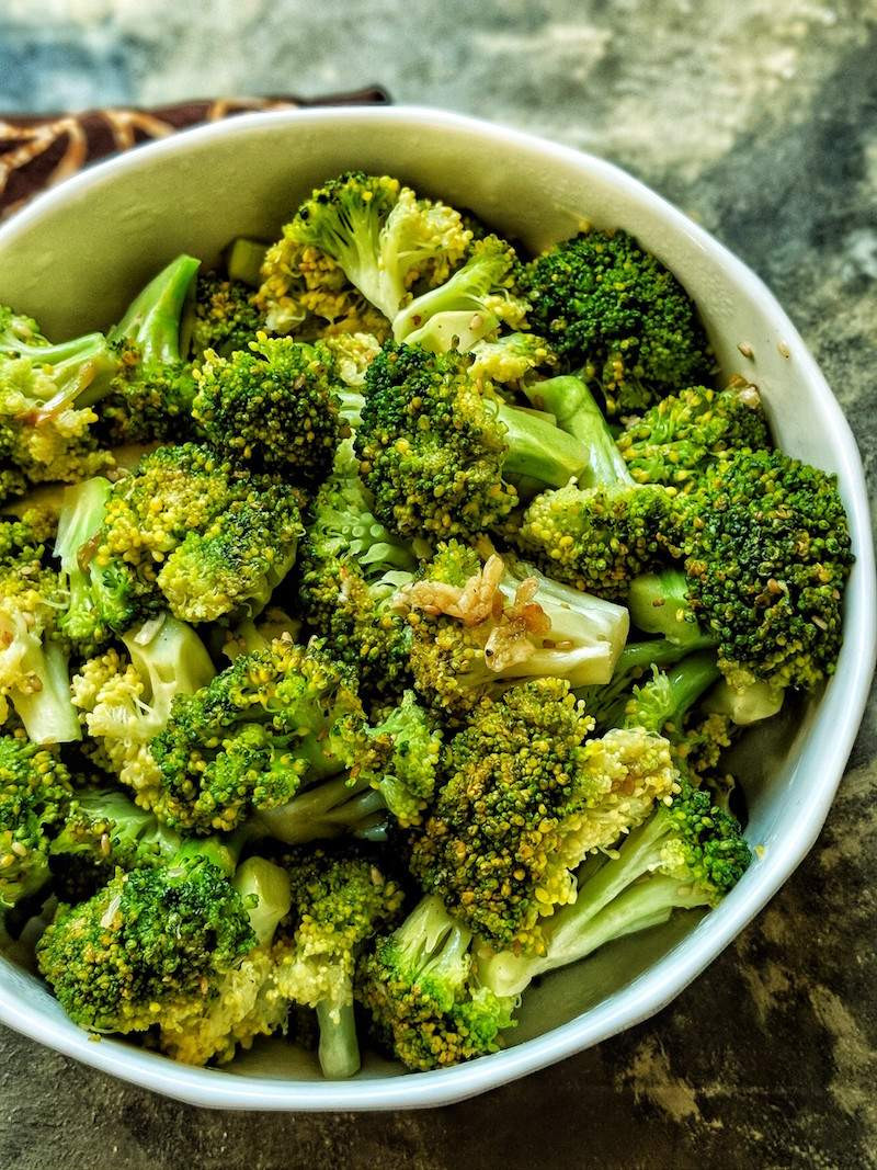 Steam Broccoli In Microwave
 Easy 5 minute Microwave Steamed Broccoli with garlic 5