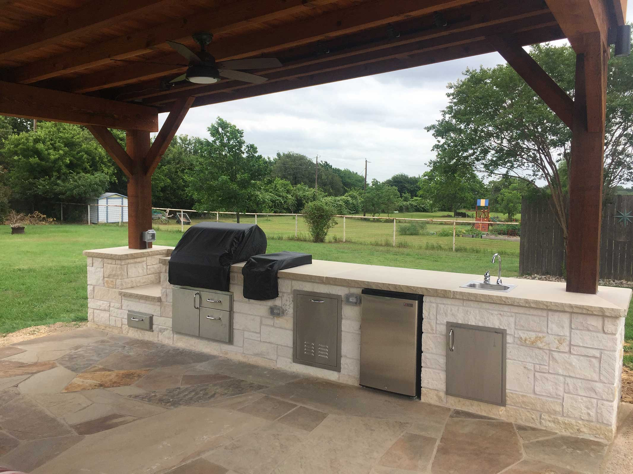 Stone Outdoor Kitchen
 Outdoor Kitchens Colleyville Burleson TX