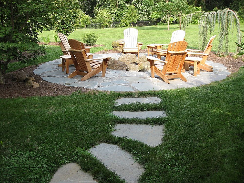 Stone Patio With Fire Pit
 Natural Flagstone Patio & Fire Pit