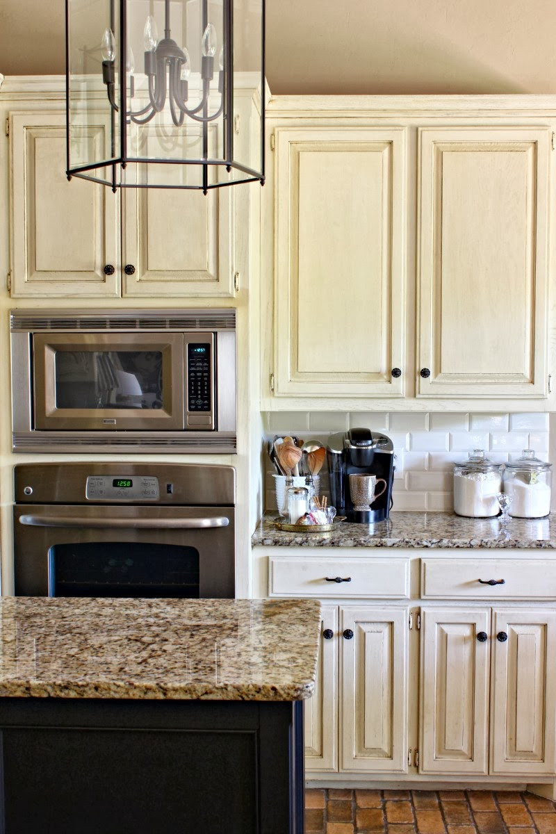 Subway Tiles Kitchen
 SUBWAY TILE KITCHEN BACKSPLASH Dimples and Tangles