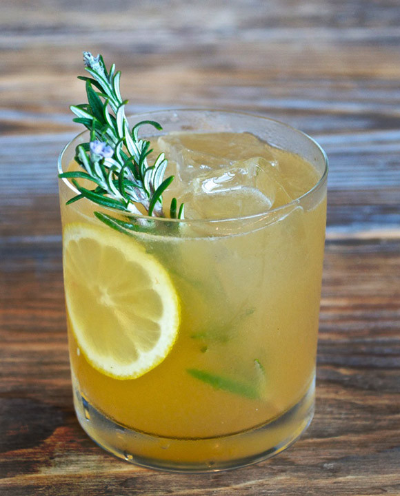 Summer Bourbon Drinks
 10 of the Best Bourbon Drinks and Cocktails with Recipes