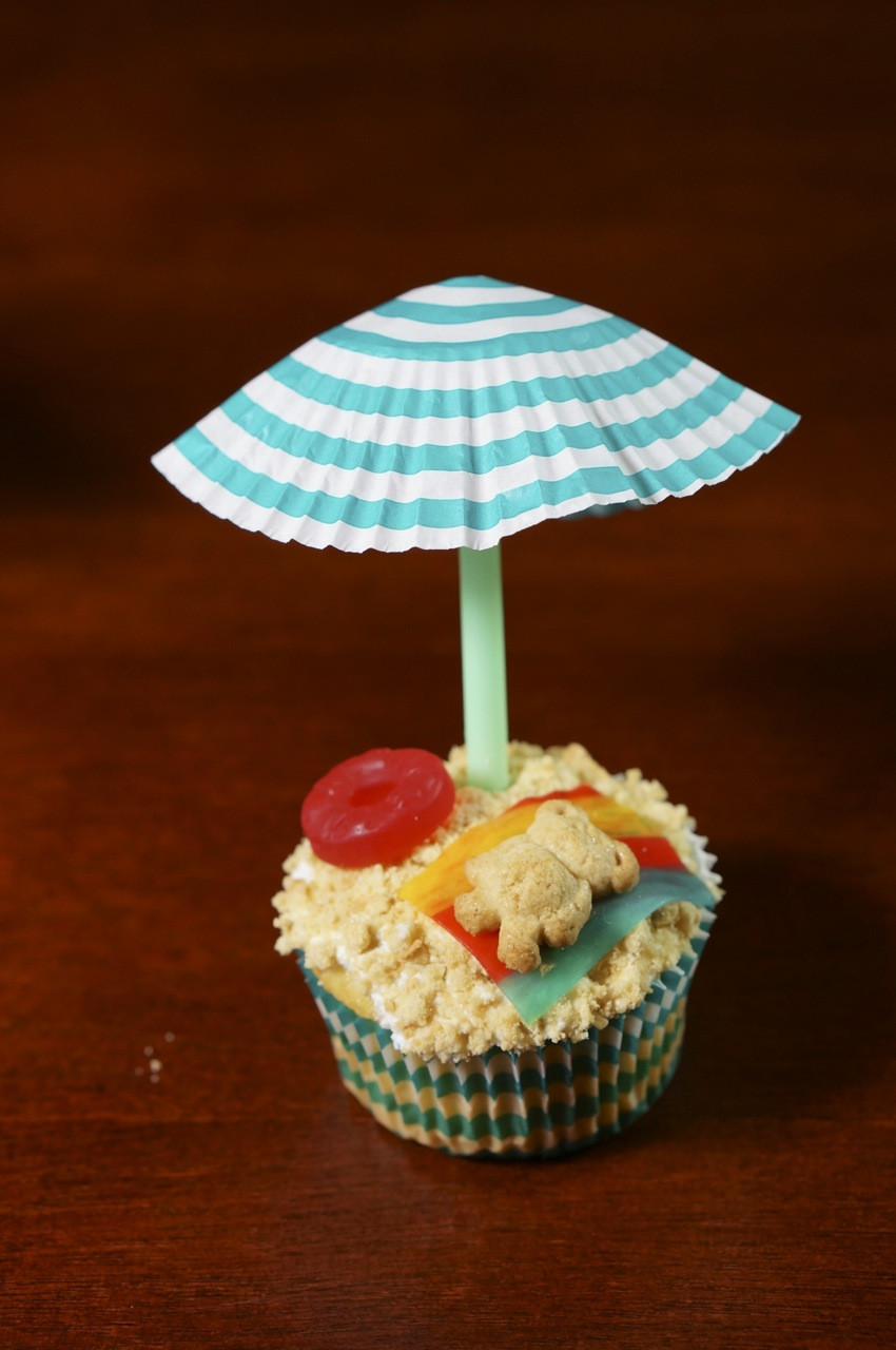 Summer Themed Cupcakes
 Teddy Graham Summer Beach Cupcakes We re Calling Shenanigans
