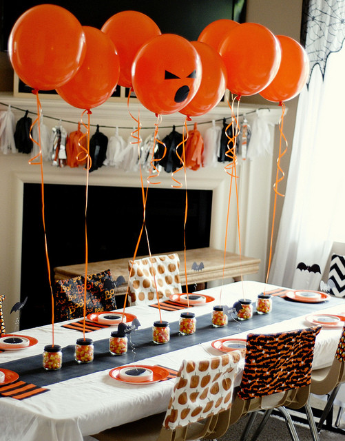 Table Decorating Ideas For Halloween Party
 21 Funny & Cute Ideas For Halloween Table Decorations