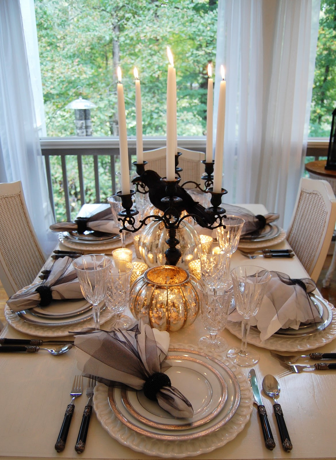 Table Decorating Ideas For Halloween Party
 Elegant Halloween Tablescape
