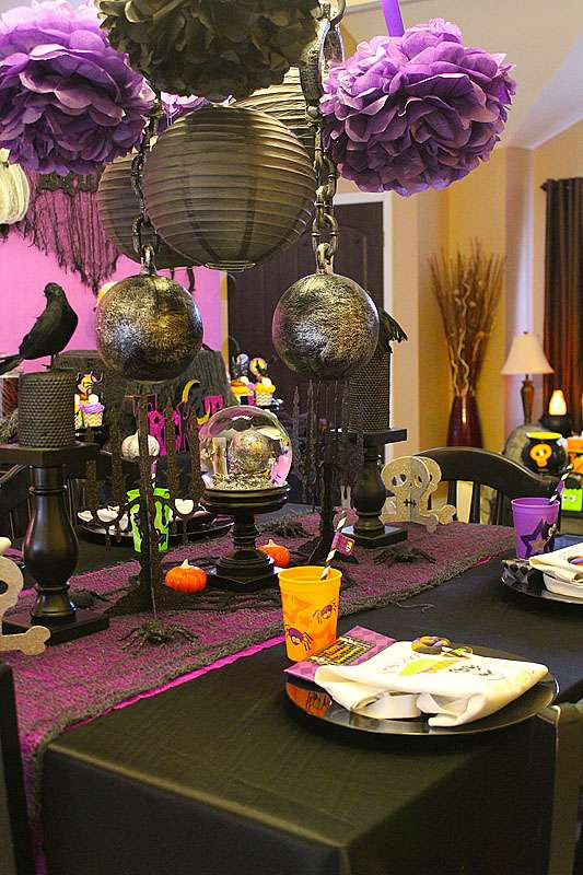 Table Decorating Ideas For Halloween Party
 Cool And Spooky Halloween Table Decorations