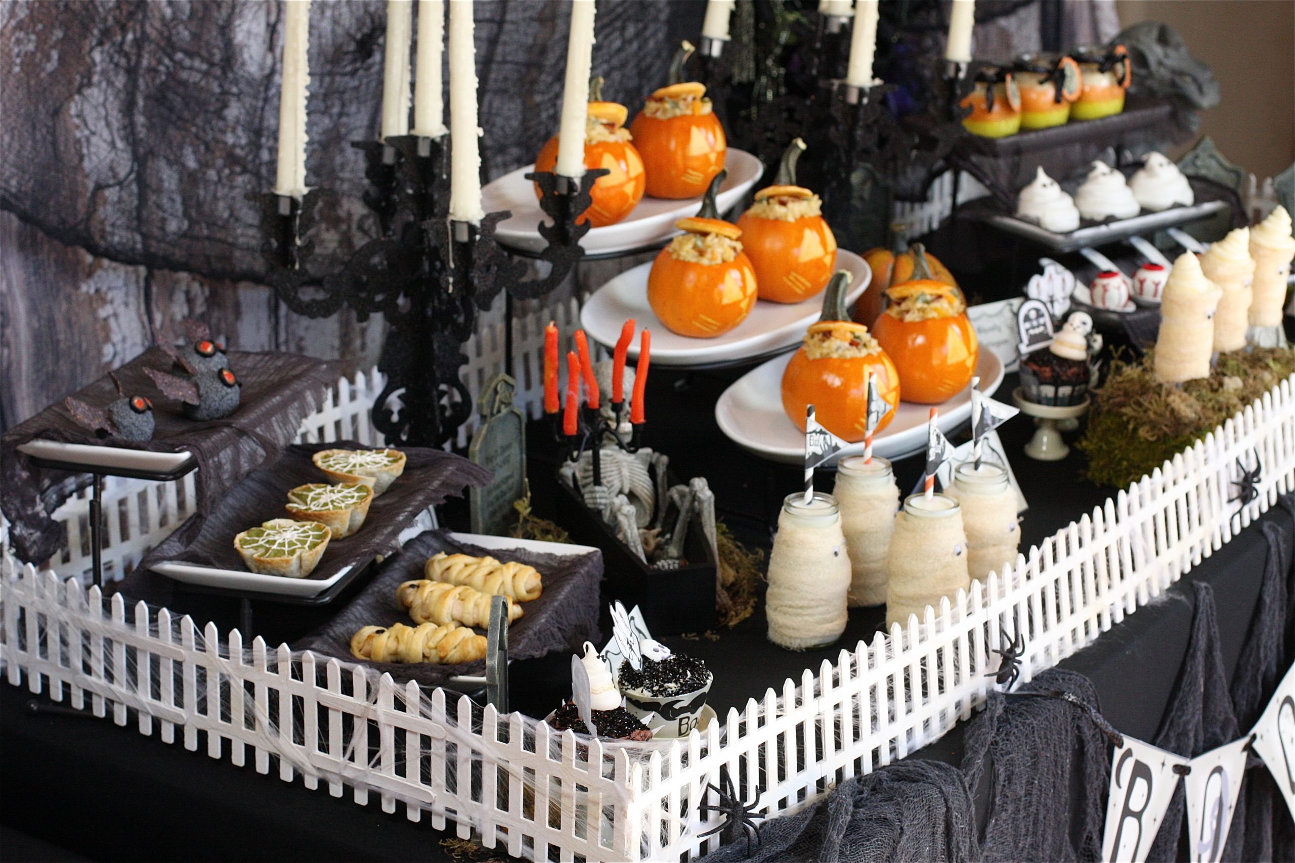 Table Decorating Ideas For Halloween Party
 Sneak Peek at Our Halloween Party Table Plus Free