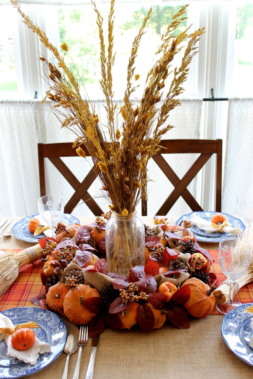 Table Decorations For Thanksgiving
 DIY Thanksgiving Decorations for Your Table The Country