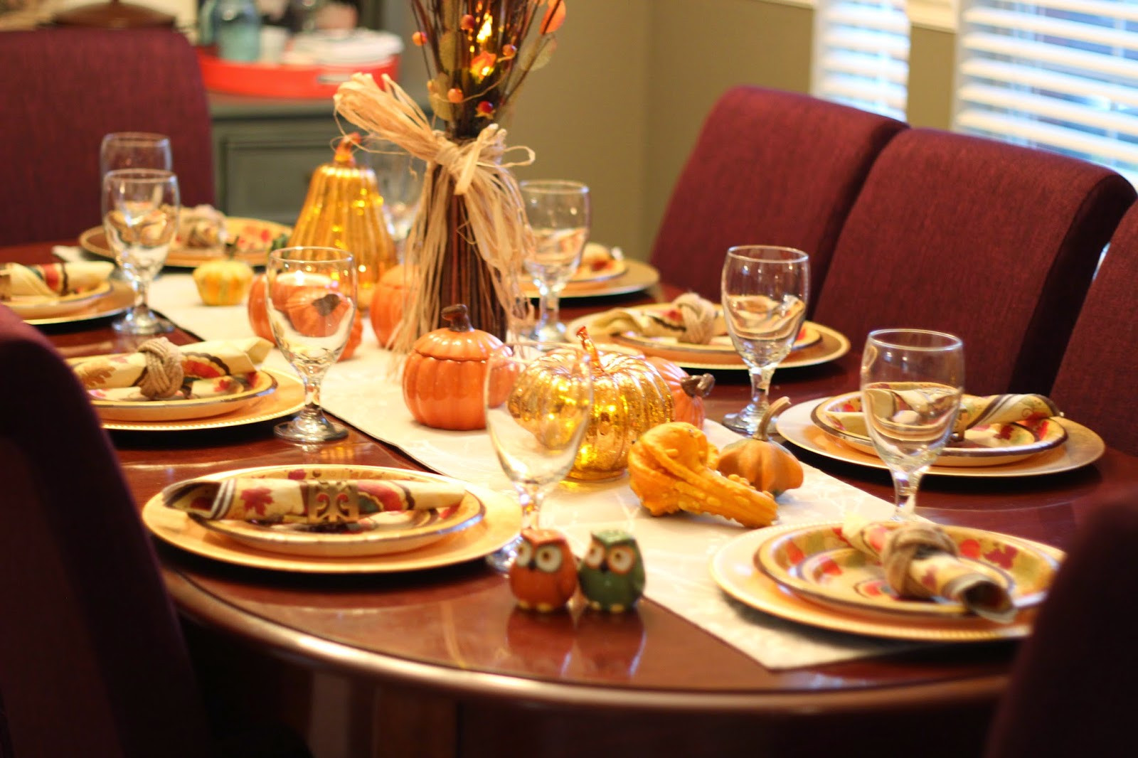 Table Decorations For Thanksgiving
 The Apron Gal Thanksgiving Table Decorating Ideas
