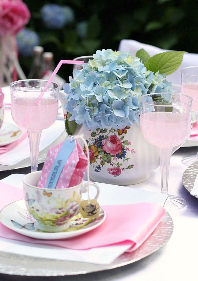 Tea Party Birthday Theme Ideas
 Ideas For A Little Girls Tea Party Celebrations at Home