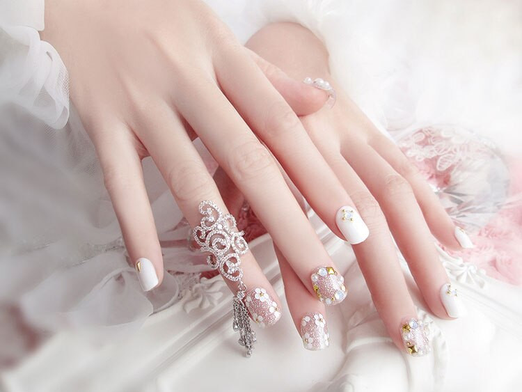 Temporary Nails For A Wedding
 Flower wedding Purly white false nails 24pcs for bride