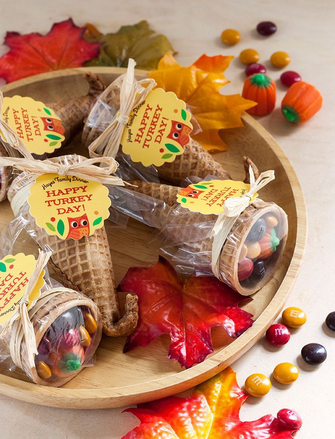 Thanksgiving Day Gift Ideas
 DIY Cornucopia Candy Favors