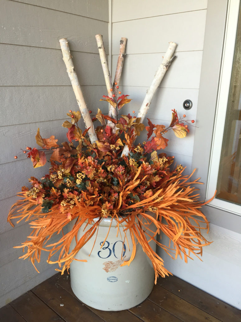 Thanksgiving Outdoor Decorations
 57 Cozy Thanksgiving Porch Décor Ideas DigsDigs