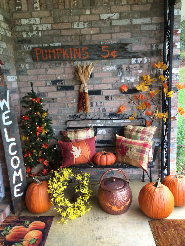 Thanksgiving Outdoor Decorations
 57 Cozy Thanksgiving Porch Décor Ideas DigsDigs