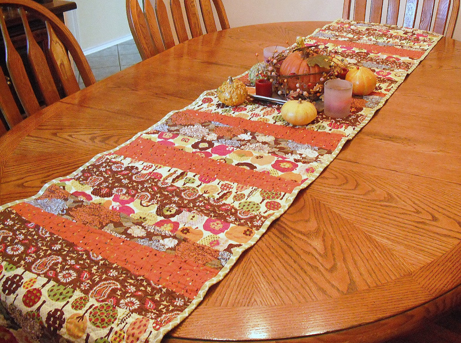 Thanksgiving Table Runners
 35 Unique Thanksgiving Table Runner Ideas