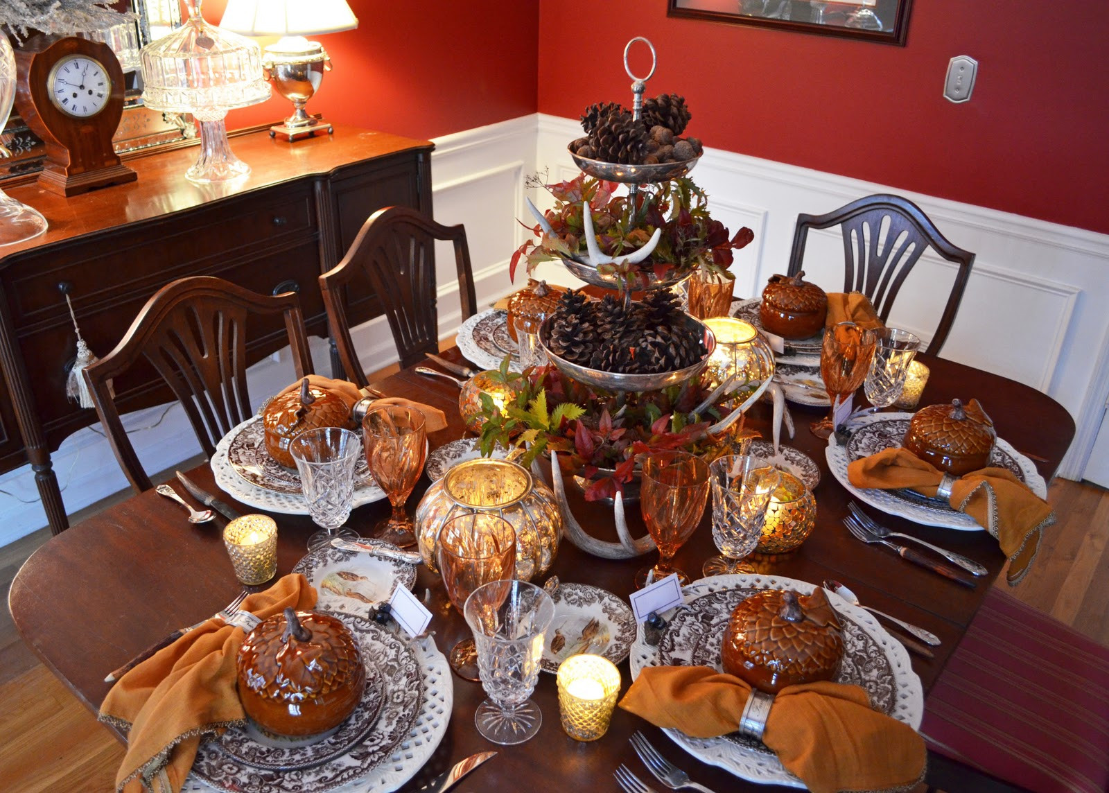 Thanksgiving Table Settings
 Thanksgiving Table Setting with Nature Themed Centepiece