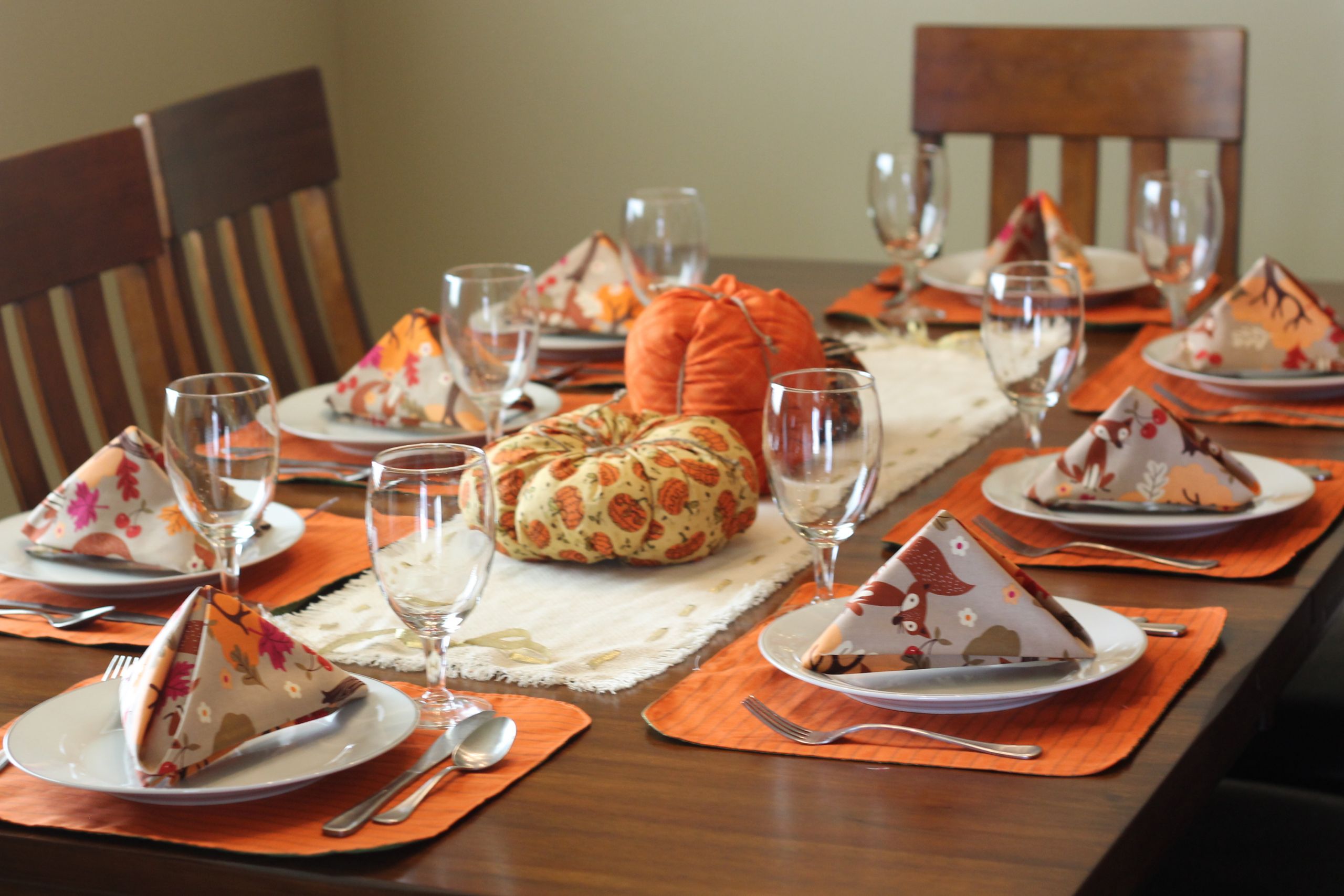 Thanksgiving Table Settings
 Rustic Thanksgiving Table Setting Peek a Boo Pages