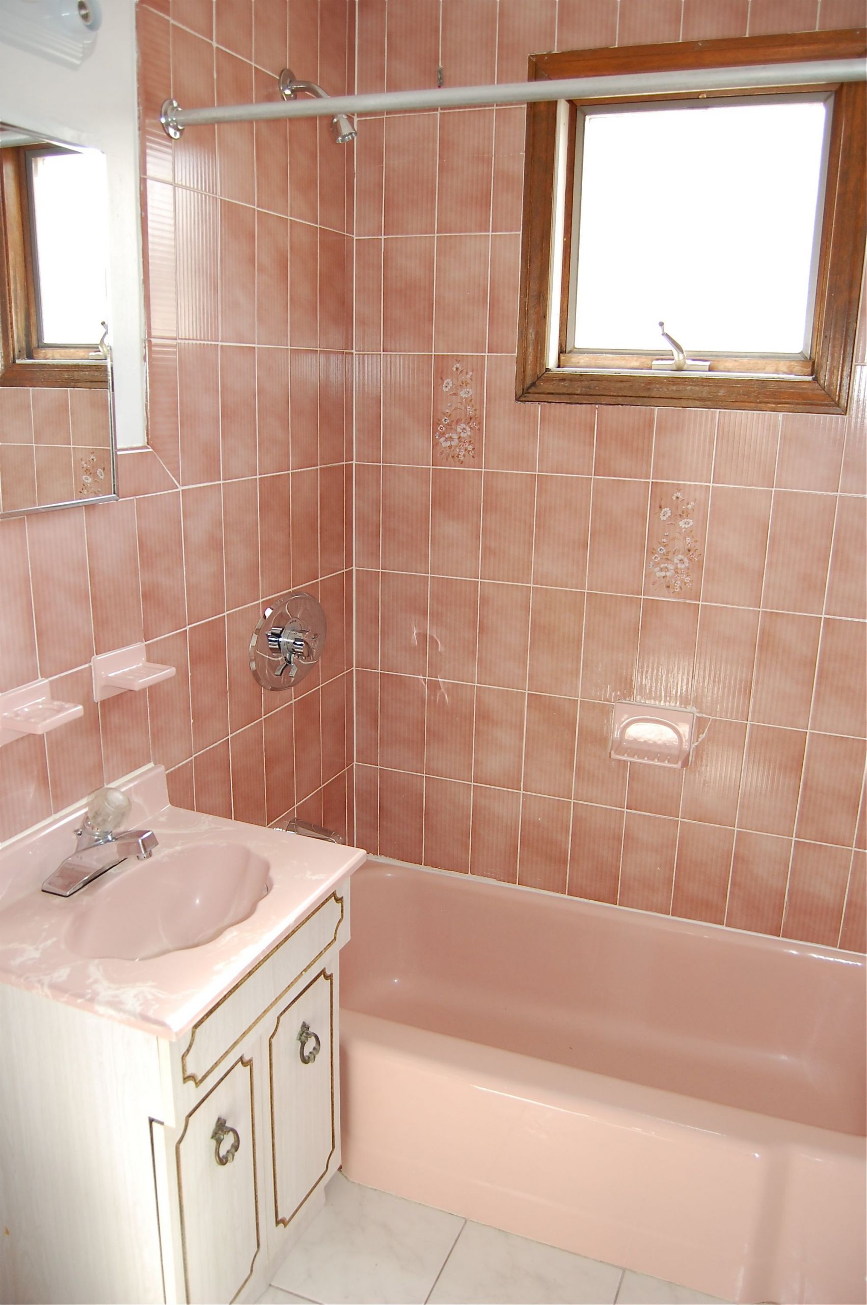 Tiles Color For Bathroom
 40 vintage pink bathroom tile ideas and pictures